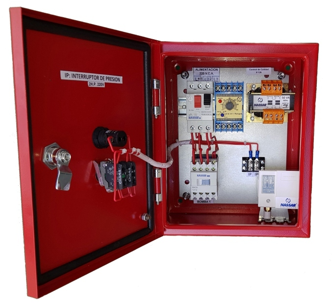 Tablero de control para bomba jockey abierto, con sus componentes y conexiones originales.