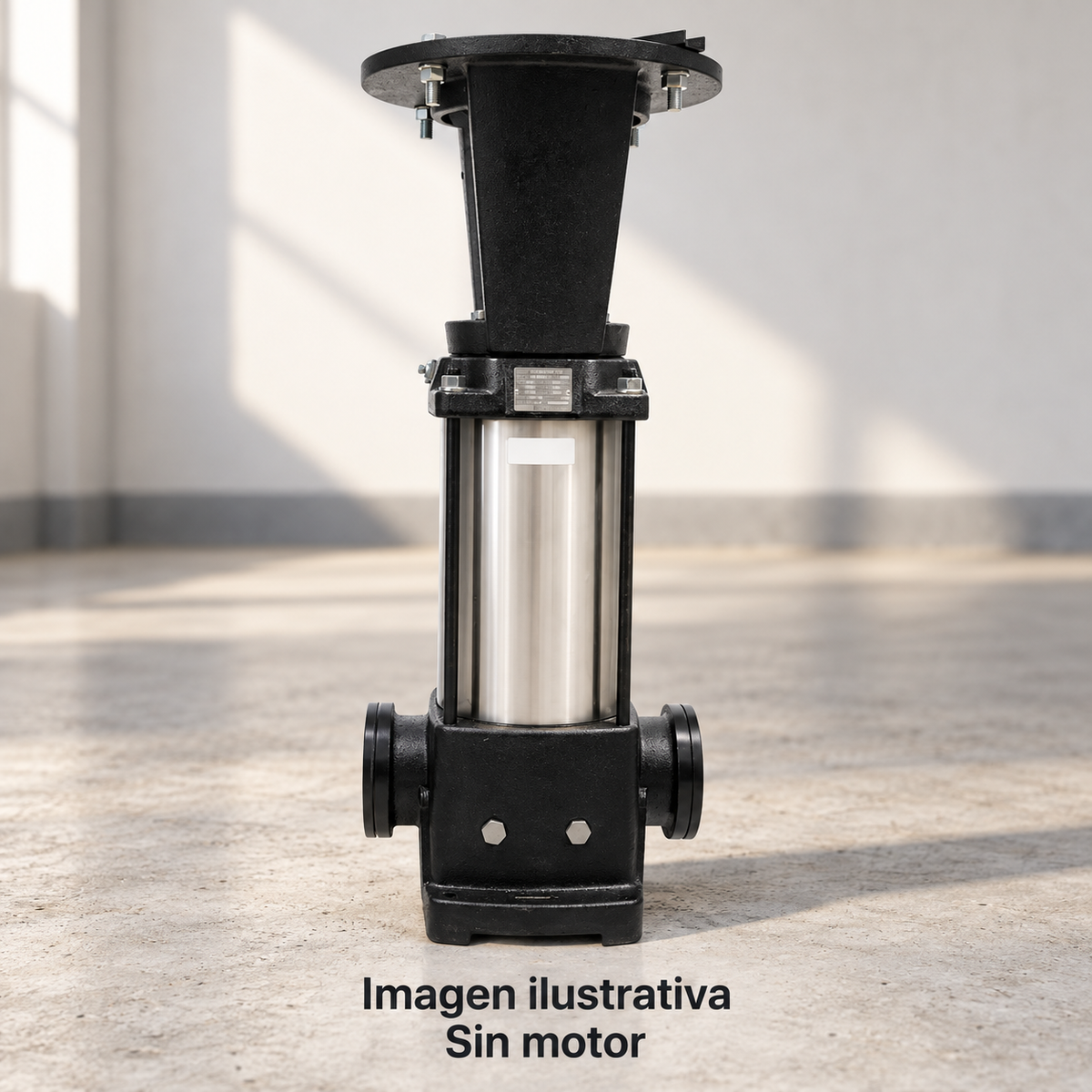 Imagen ilustrativa de bomba vertical ALTAMIRA sin motor, colocada en un espacio seco y sin conectar. No representa una instalación funcional.