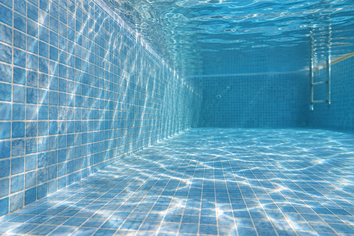 Aplicación ilustrativa — entorno de piscina