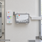 Visualización ilustrativa. Ejemplo de ubicación instalada CTRL-300-12A en un área de servicio. Gabinete auxiliar, canaletas y soportes son elementos contextuales. No representa todos los componentes de una instalación ni amplía los accesorios incluidos.