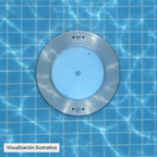 Visualización ilustrativa. Detalle frontal de la lámpara bajo el agua en una piscina terminada; revestimiento y ambiente mostrados como ejemplo.