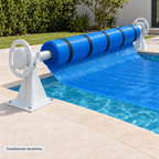 Visualización ilustrativa. Aplicación de un componente de enrolladora con cubierta solar parcialmente recogida junto a una piscina. Los demás elementos del sistema se muestran como contexto y no indican que estén incluidos.