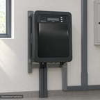 Visualización ilustrativa. Ejemplo de ubicación instalada SMARTCLPLUS50230 en un área de servicio. La imagen muestra el exterior del gabinete de control; célula y circuito hidráulico quedan fuera del encuadre. No representa todos los componentes de una instalación ni amplía los accesorios incluidos.