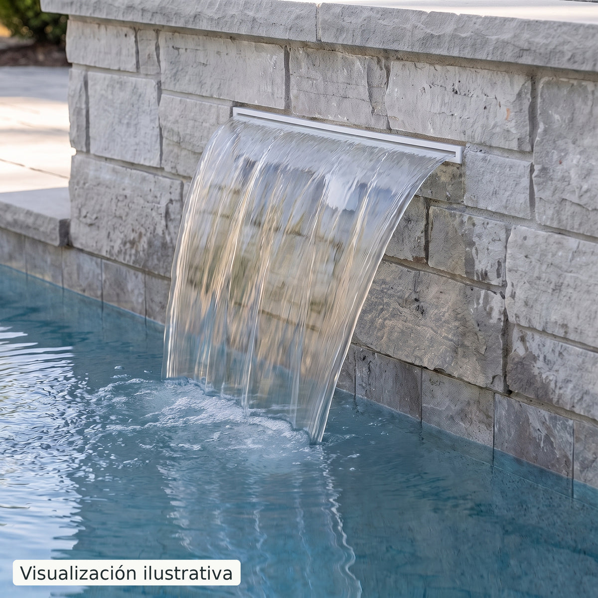 Visualización ilustrativa. Ejemplo de una cascada para piscina integrada en un muro, con el cuerpo y las conexiones ocultos.