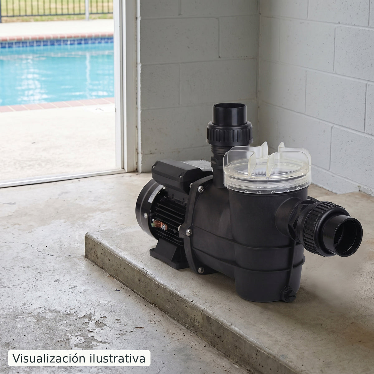 Visualización ilustrativa. Equipo preparado en el área de mantenimiento de una piscina, antes de conectarse. El entorno es ilustrativo; consulta la ficha y el manual del modelo.