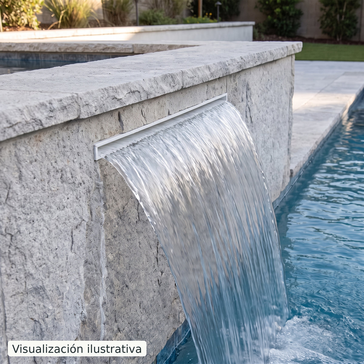 Visualización ilustrativa. Ejemplo de una cascada para piscina integrada en un muro, con el cuerpo y las conexiones ocultos.