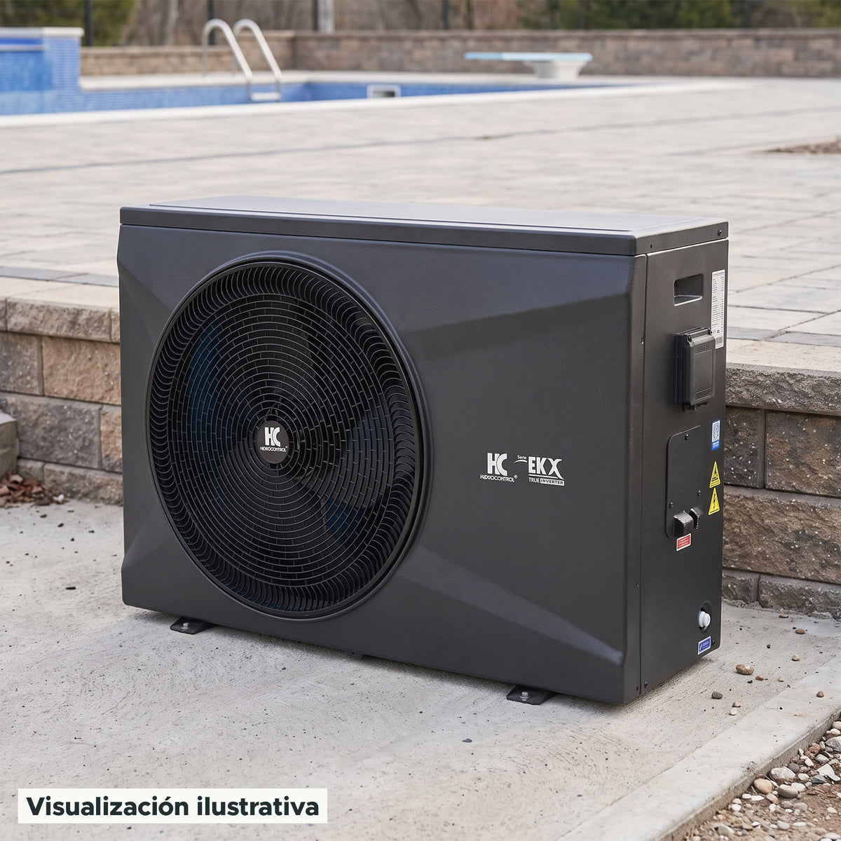 Visualización ilustrativa. El modelo EK119X-M2-INVERTER preparado junto al área de mantenimiento de una piscina. El entorno muestra un ejemplo de contexto de uso; los accesorios de fondo se ilustran por separado.