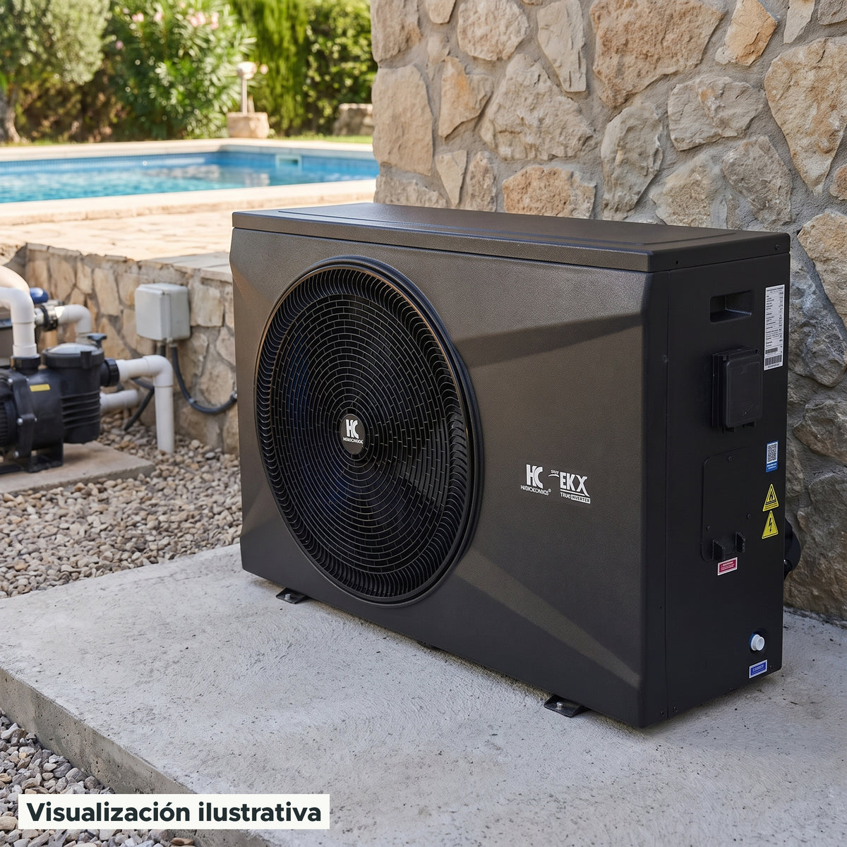 Visualización ilustrativa. El modelo EK32X-M2-INVERTER preparado junto al área de mantenimiento de una piscina. El entorno muestra un ejemplo de contexto de uso; los accesorios de fondo se ilustran por separado.