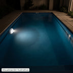 Visualización ilustrativa. Vista nocturna de una piscina que ilustra el color de esta lámpara. El efecto de la luz varía según el diseño de la piscina y la instalación.