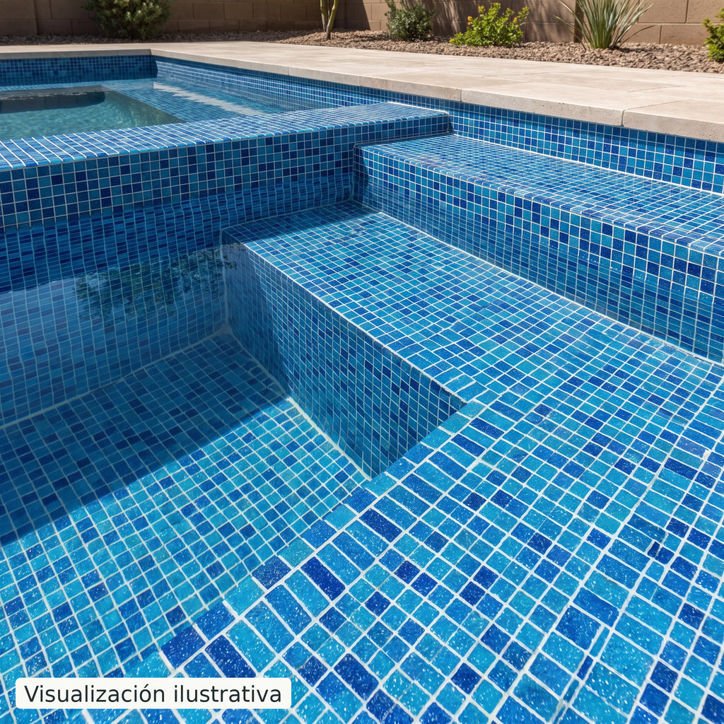 Visualización ilustrativa. Ejemplo del acabado de veneciano instalado en paredes y escalones de piscina. La luz, el agua y la profundidad modifican el tono percibido; consulta la muestra y ficha del modelo.
