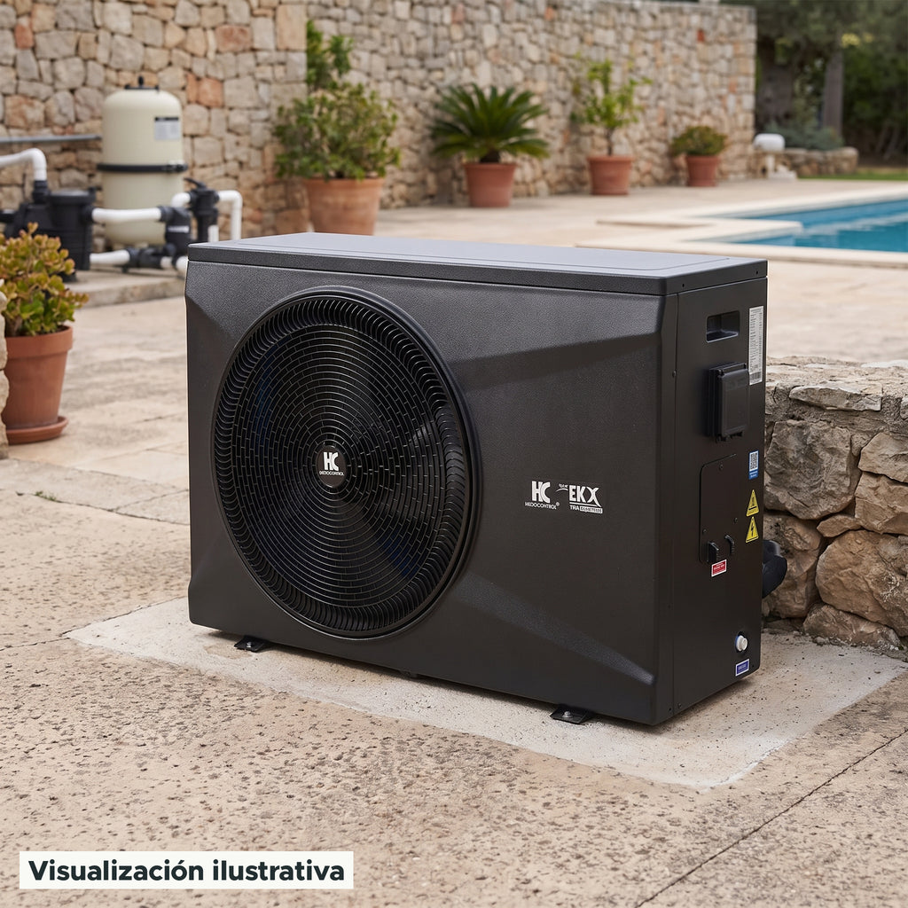 Visualización ilustrativa. El modelo EK58X-M2-INVERTER preparado junto al área de mantenimiento de una piscina. El entorno muestra un ejemplo de contexto de uso; los accesorios de fondo se ilustran por separado.