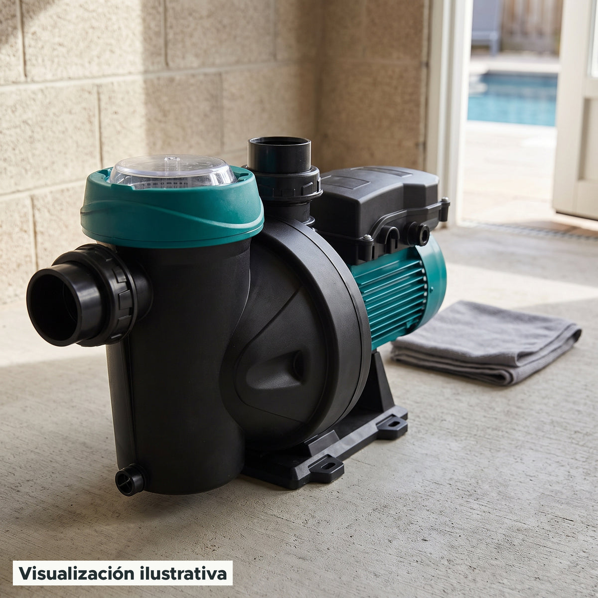 Visualización ilustrativa. Vista del equipo para piscina en un entorno de preparación para su instalación.