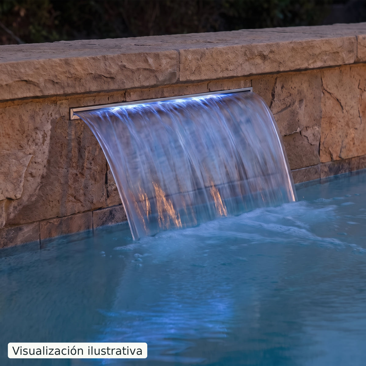 Visualización ilustrativa. Ejemplo de una cascada para piscina integrada en un muro, con el cuerpo y las conexiones ocultos.