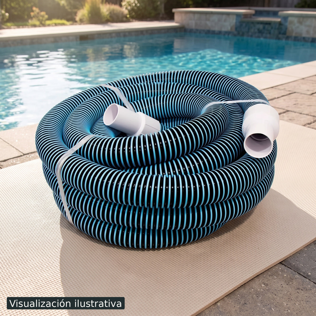 Visualización ilustrativa. Producto preparado junto al área de mantenimiento de una piscina, antes de conectarse o instalarse. El entorno y otros equipos que aparecen al fondo son ilustrativos.