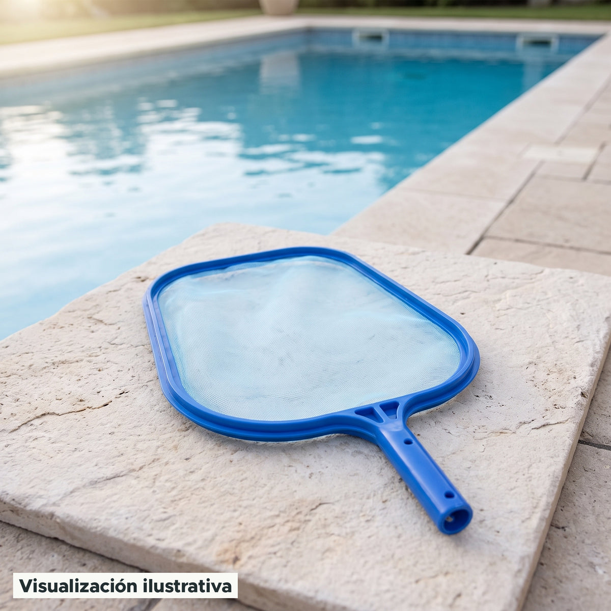 Visualización ilustrativa. El modelo PA-REDPALA-PLAS-C preparado junto al área de mantenimiento de una piscina. El entorno muestra un ejemplo de contexto de uso; los accesorios de fondo se ilustran por separado.
