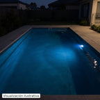 Visualización ilustrativa. Vista nocturna de una piscina que ilustra el color de esta lámpara. El efecto de la luz varía según el diseño de la piscina y la instalación.