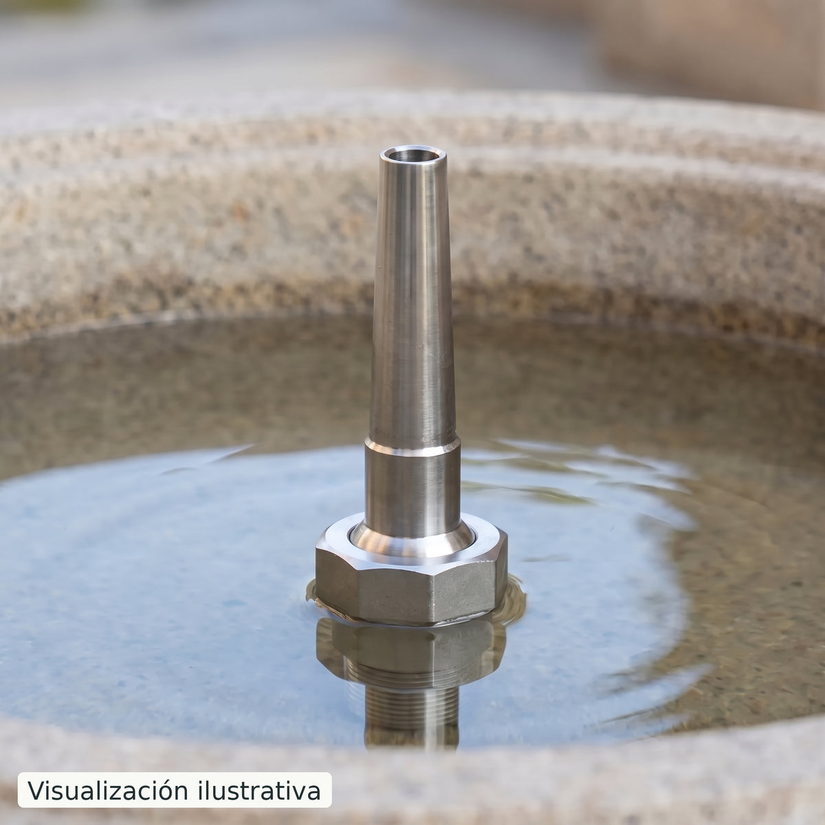 Visualización ilustrativa. Vista de una boquilla de acero para fuente en reposo, sin representar un patrón de chorros.
