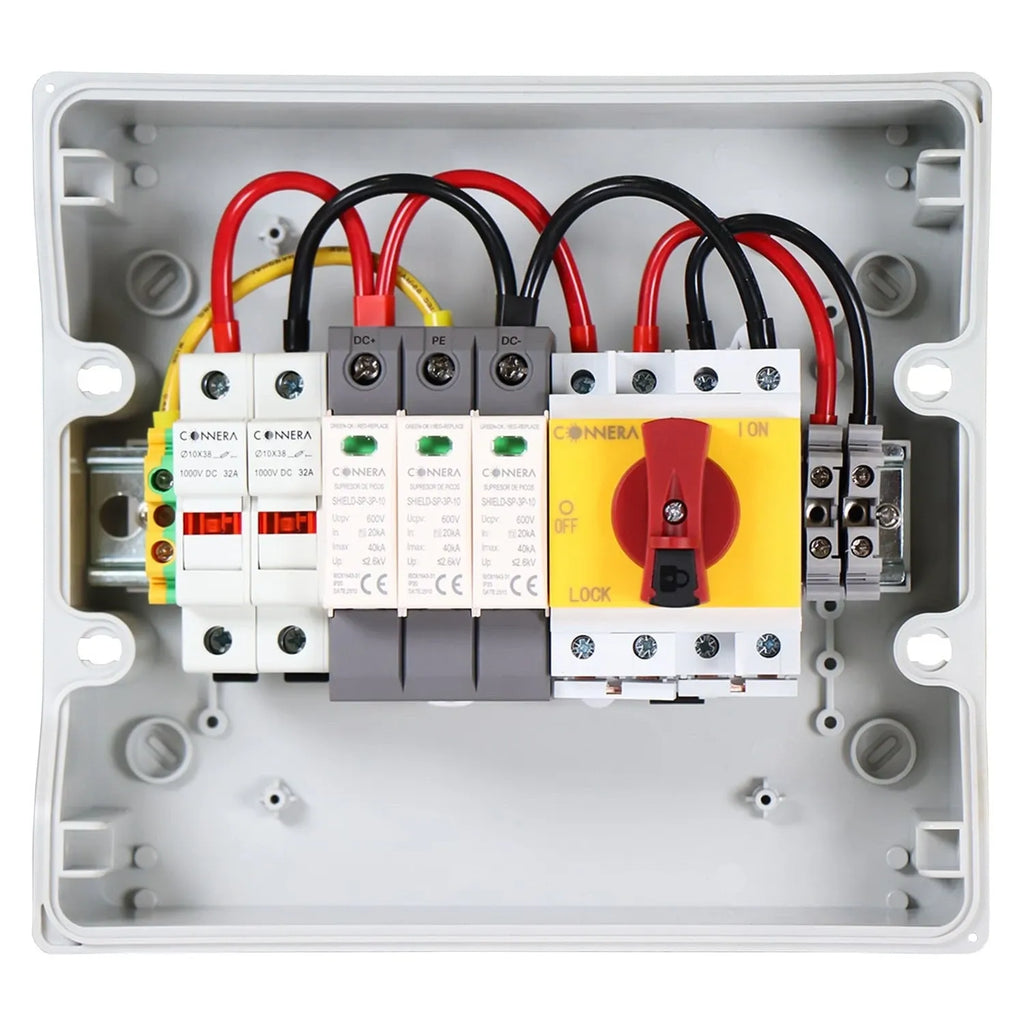 Vista interior de caja de protección fotovoltaica CONNERA. Imagen del fabricante; no es un diagrama de conexión.