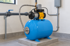 Ejemplo ilustrativo de instalación de la familia Bomba AQUA PAK con tanque AQ horizontal membrana AQUA PAK
